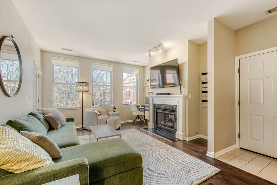 1215 N Orleans Street #303, Chicago, IL 60610 - #2