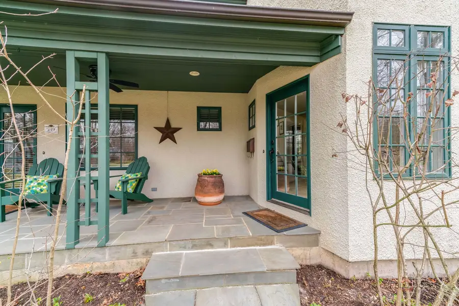 249 E Sheridan Place, Lake Bluff, IL 60044 - #2