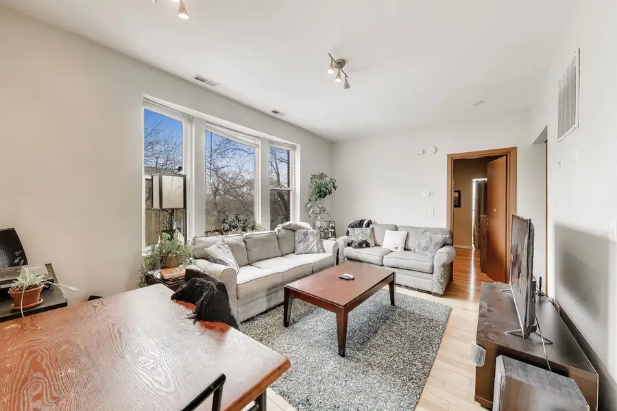 3105 W Argyle Street #3, Chicago, IL 60625 - #3