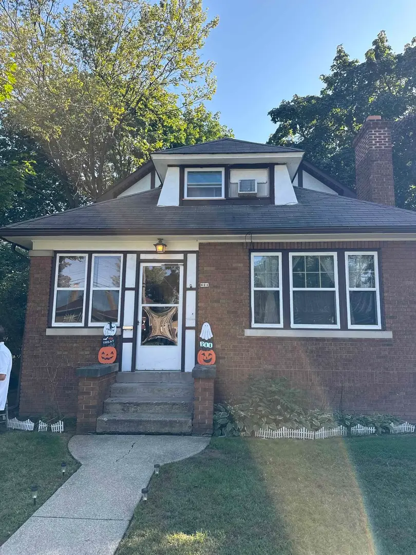 621 W Keith Avenue, Waukegan, IL 60085 - #1