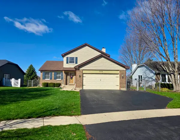 1036 Pheasant Trail, Carol Stream, IL 60188