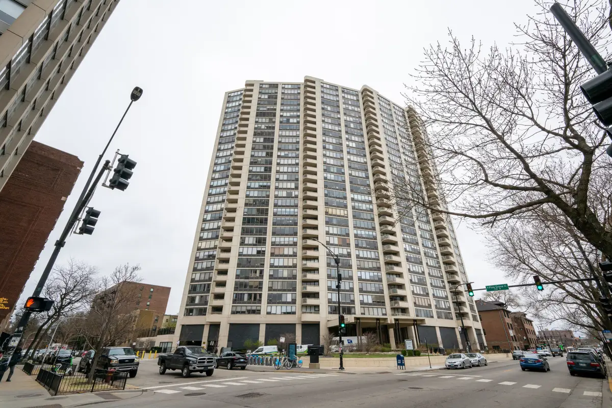3930 N Pine Grove Avenue #310, Chicago, IL 60613 - #1