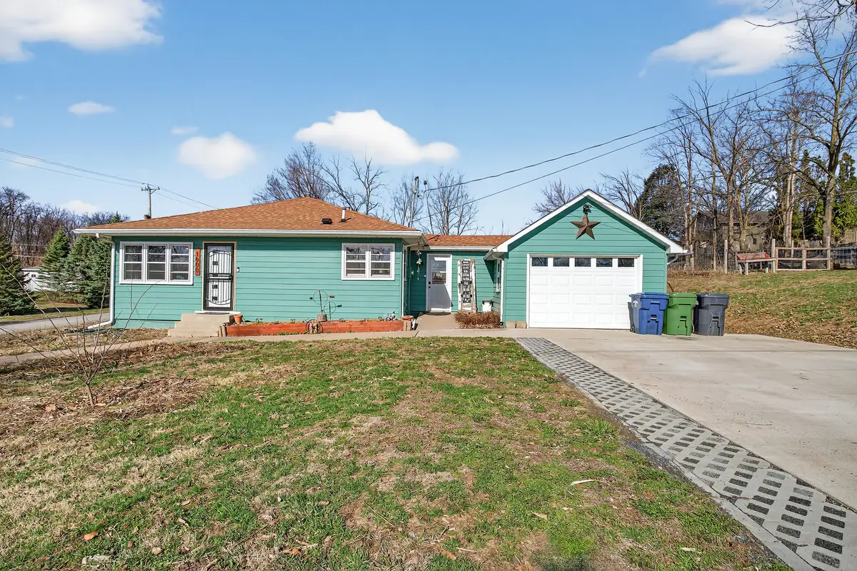 1600 N 7th Street, Clinton, IA 52372 - #1