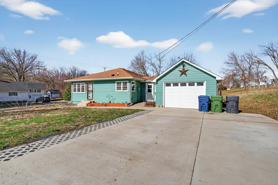 1600 N 7th Street, Clinton, IA 52372 - #2