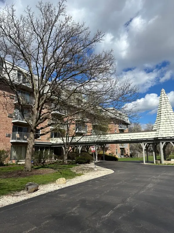 5125 Blodgett Avenue #211T, Downers Grove, IL 60515