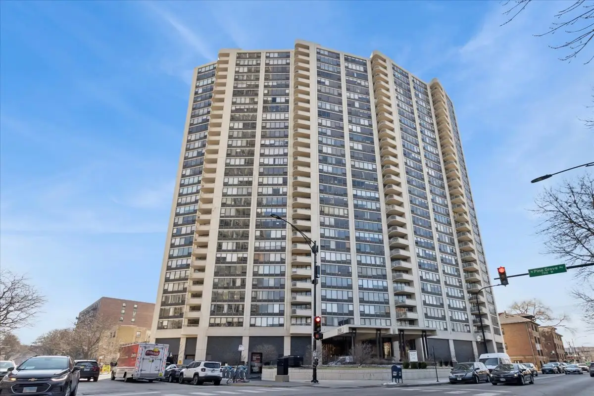 3930 N Pine Grove Avenue #816, Chicago, IL 60613 - #1