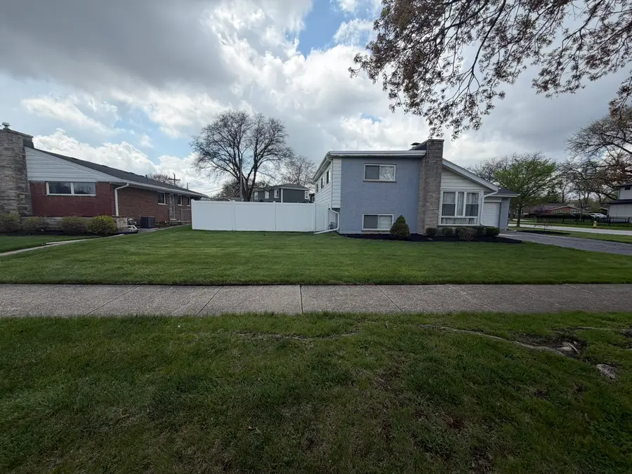 340 E Huntington Lane, Elmhurst, IL 60126 - #2