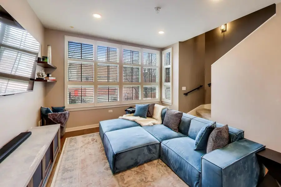 49 E 23rd Street, Chicago, IL 60616 - #3