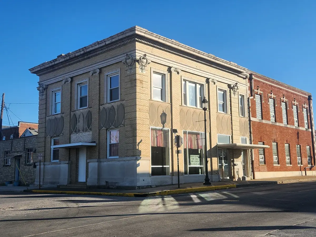 17 W Water Street, Pinckneyville, IL 62274 - #1