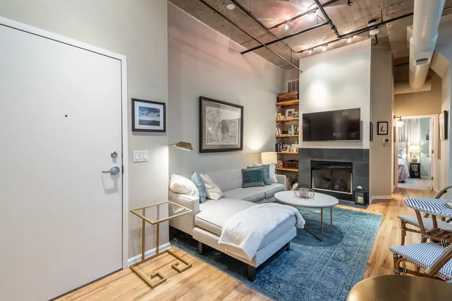 Address Withheld By Seller, Chicago, IL 60654 - #3