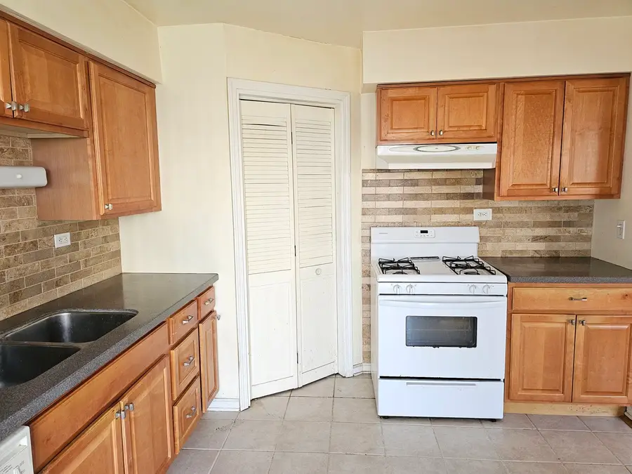 592 Lotus Court #114-A, Wheeling, IL 60090 - #3