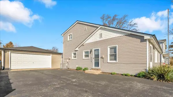 8738 Newland Avenue, Oak Lawn, IL 60453