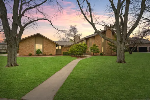 37 Pendleton Way, Bloomington, IL 61704