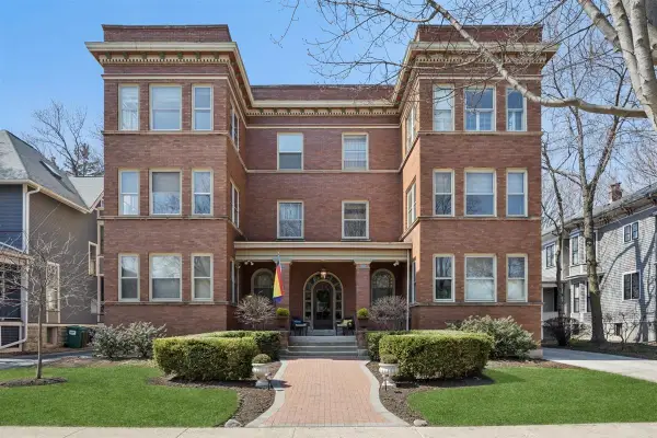 233 Clinton Avenue #3S, Oak Park, IL 60302