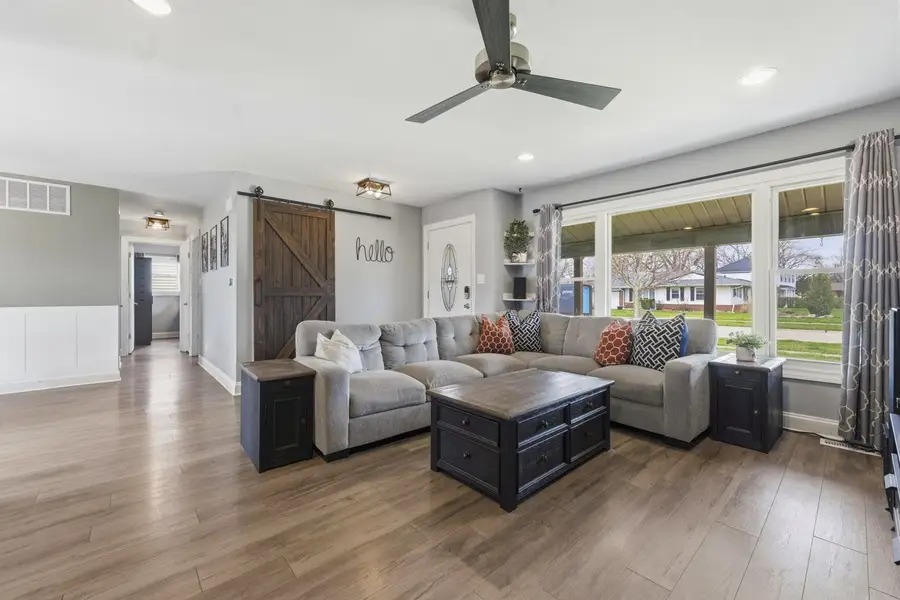 441 Walnut Lane, Elk Grove Village, IL 60007 - #2