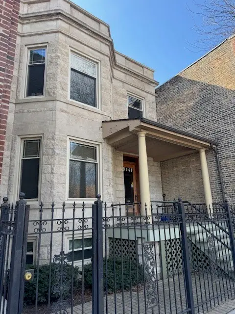 3041 W Fullerton Avenue, Chicago, IL 60647