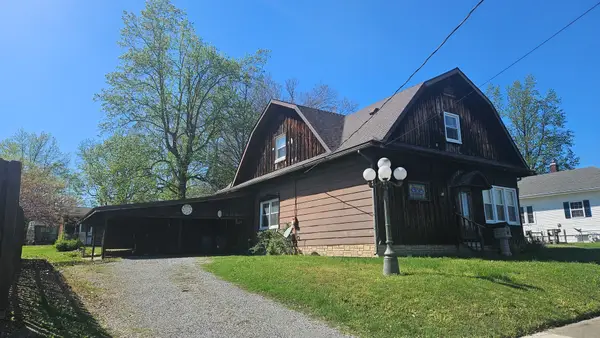 906 Barham Avenue N, Johnston City, IL 62951