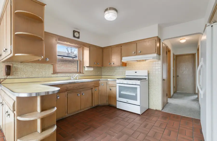 9534 S Sacramento Avenue, Evergreen Park, IL 60805 - #3