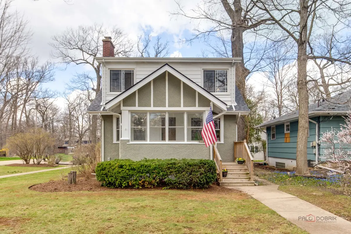 300 E Sheridan Place, Lake Bluff, IL 60044 - #1