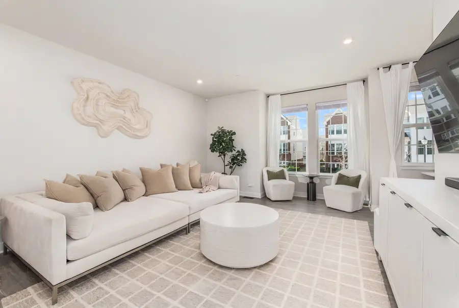 776 Rockwell Lane, Des Plaines, IL 60016 - #3