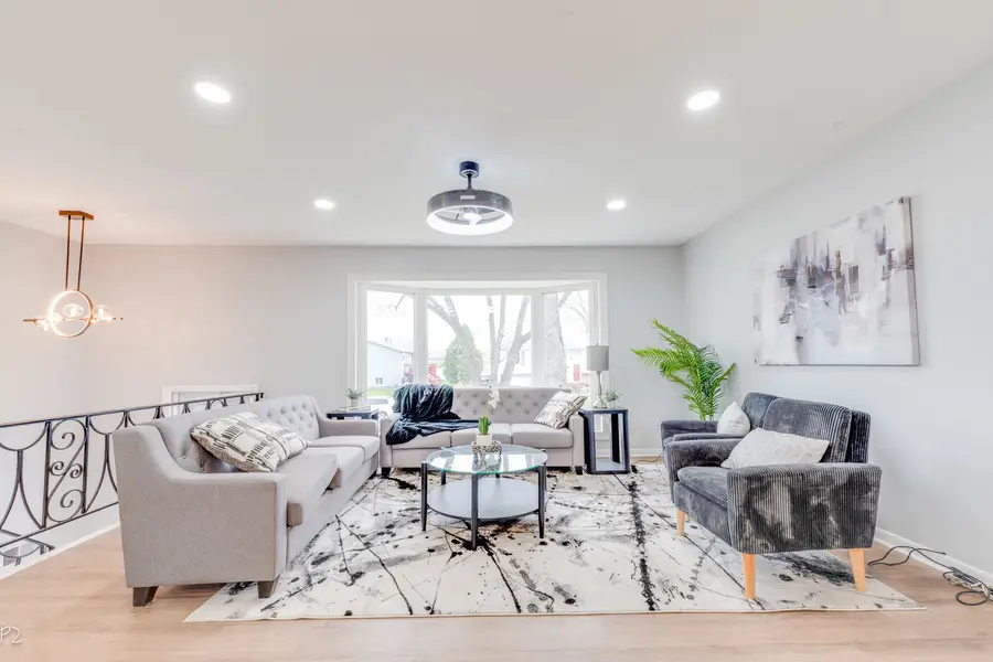 2712 Mohawk Avenue, Woodridge, IL 60517 - #3