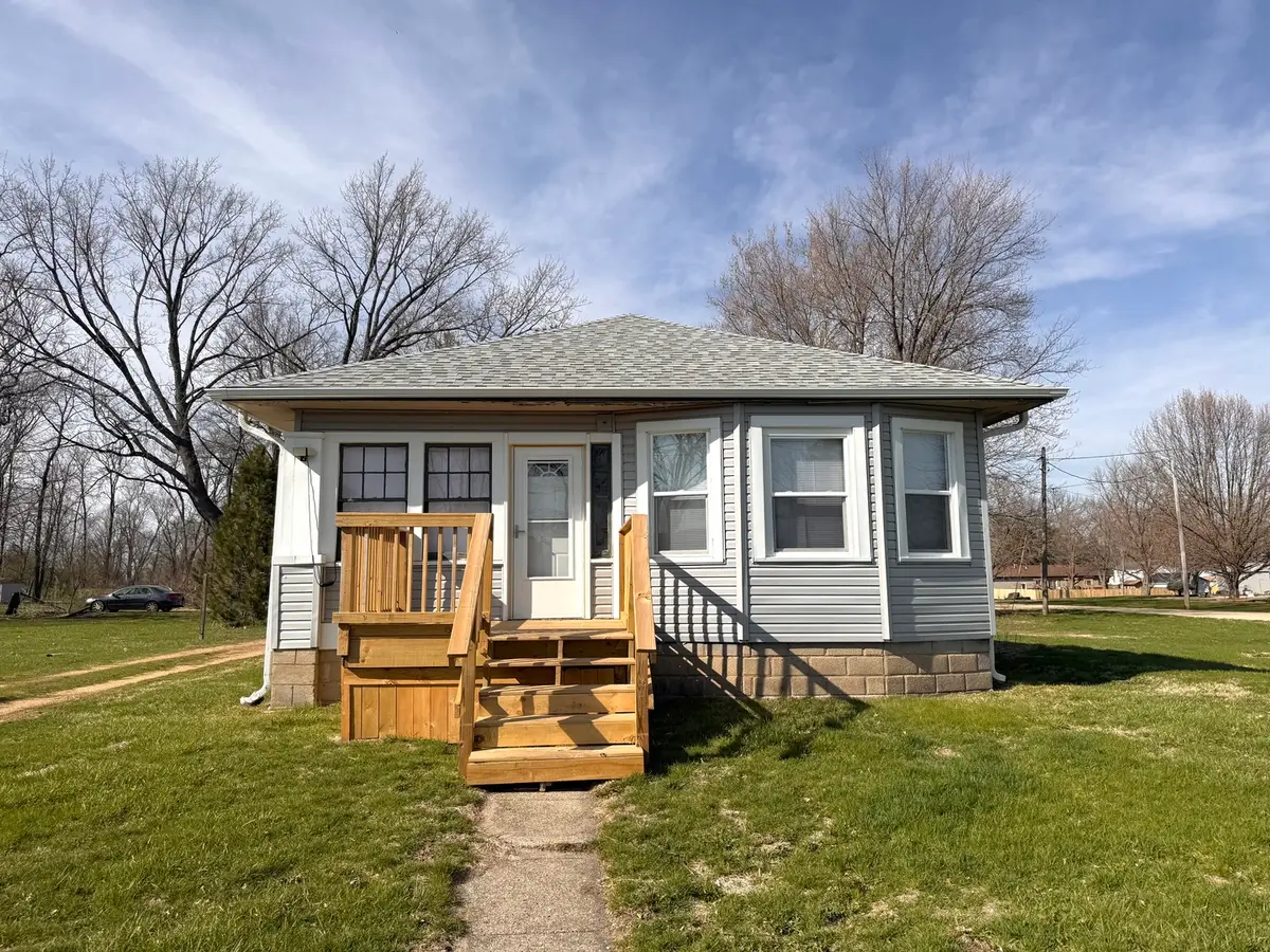302 W Division Street, Amboy, IL 61310 - #1