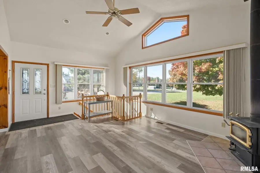 1324 13th Avenue N, Clinton, IA 52732 - #3