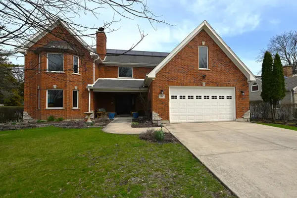 175 Lagoon Drive, Northfield, IL 60093