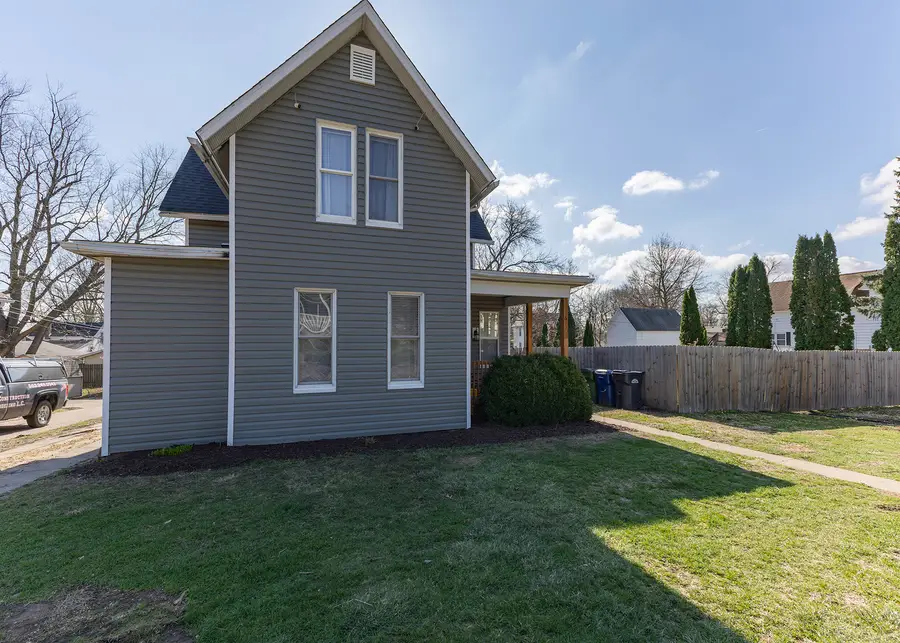 1613 N 4th Street, Clinton, IA 52732 - #2