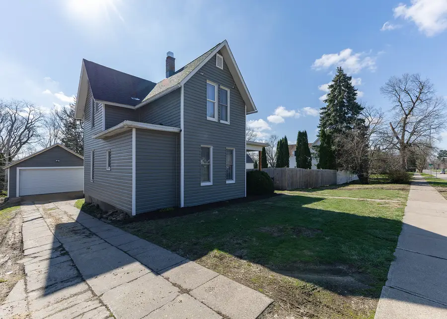 1613 N 4th Street, Clinton, IA 52732 - #3