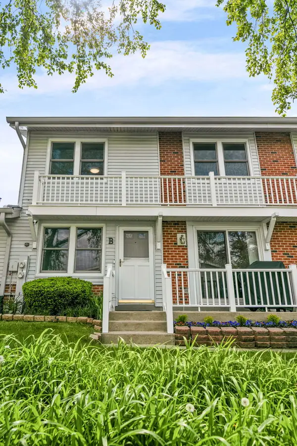 321 Fairchild Court #B, Bloomingdale, IL 60108