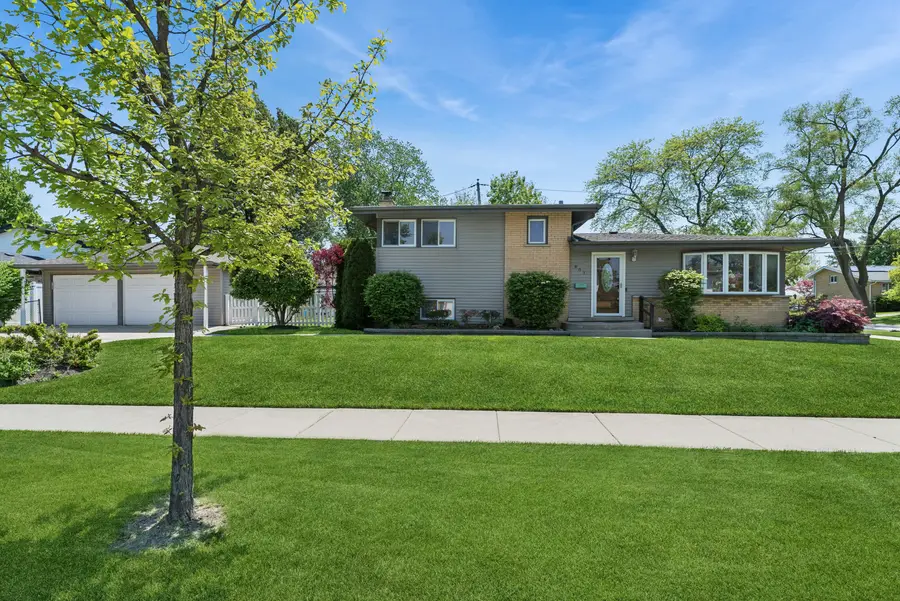 801 E Greenwood Drive, Mount Prospect, IL 60056 - #2