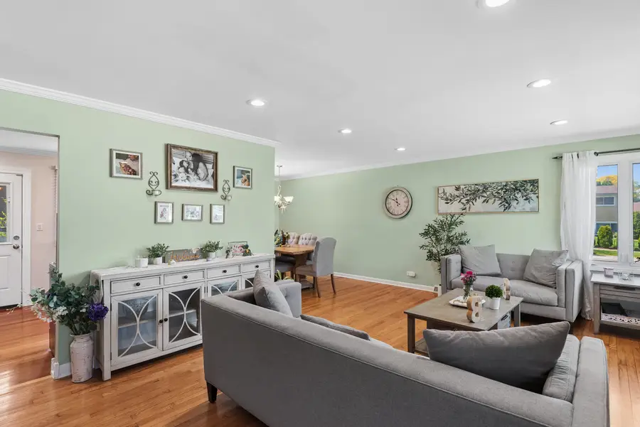 801 E Greenwood Drive, Mount Prospect, IL 60056 - #3