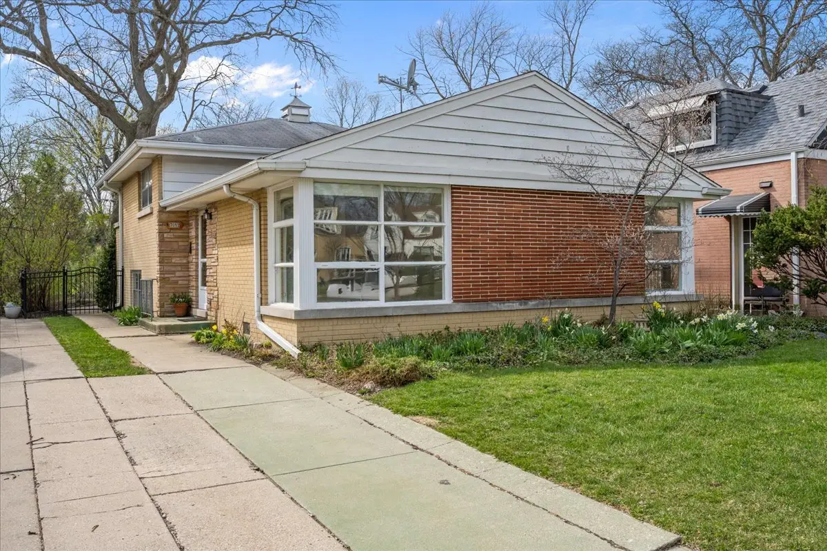 7012 N Kenton Avenue, Lincolnwood, IL 60712 - #1