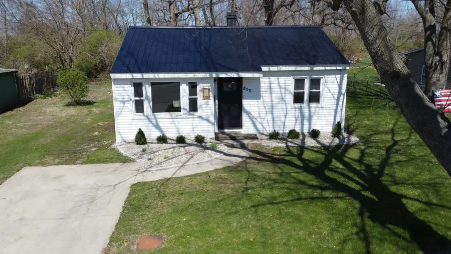 850 E Locust Street, Watseka, IL 60970 - #2