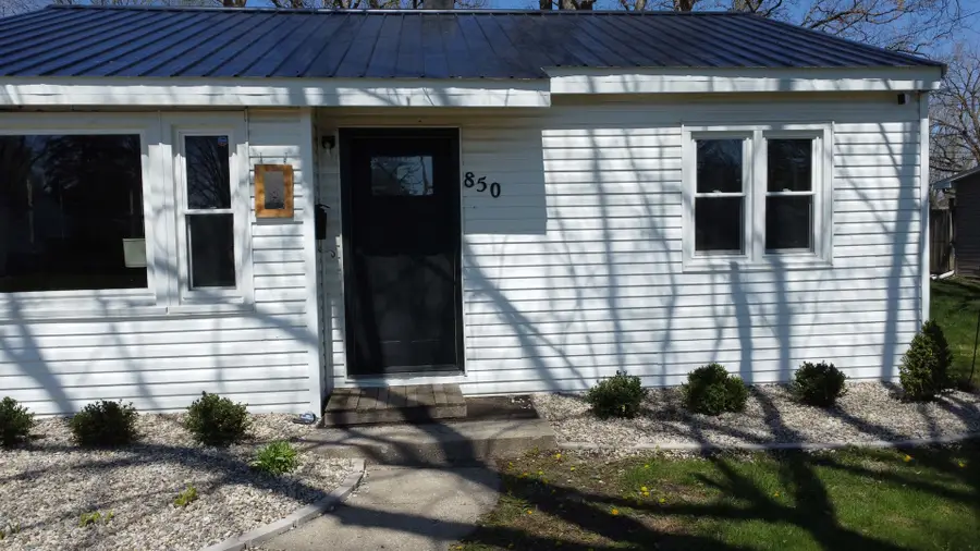 850 E Locust Street, Watseka, IL 60970 - #3