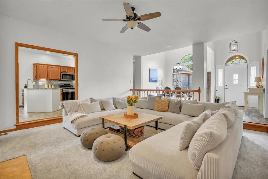 502 S Jeffery Drive, Mahomet, IL 61853 - #3