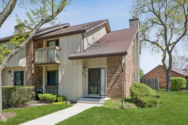 32 Kyle Court #32, Willowbrook, IL 60527