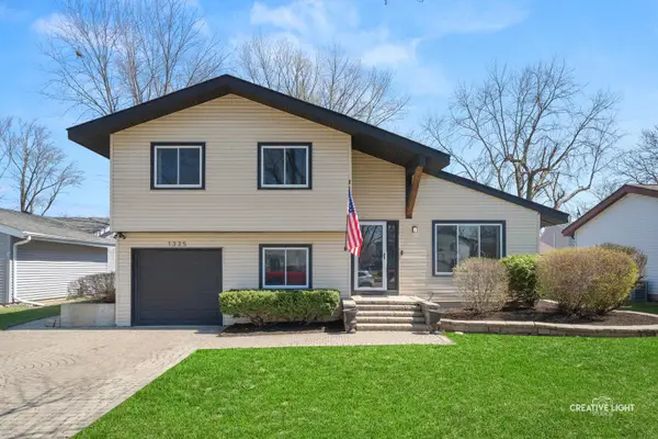 1335 Foxcroft Drive, Aurora, IL 60506