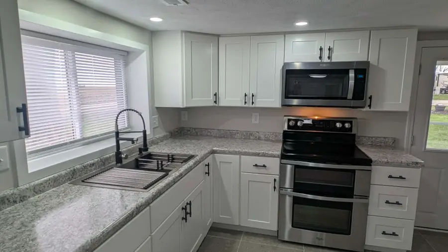 720 E Marion Street, Clinton, IL 61727 - #3