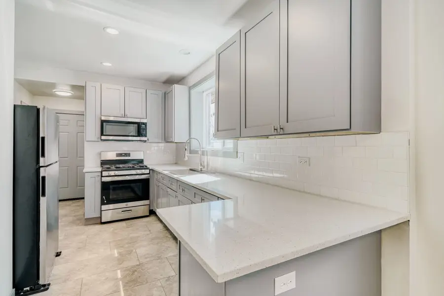 7953 S Essex Avenue, Chicago, IL 60617 - #3