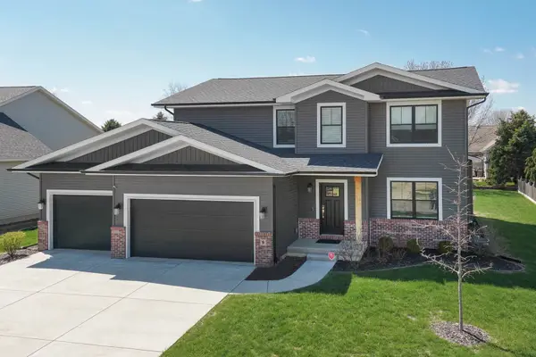 9 Brookstone Circle, Bloomington, IL 61704