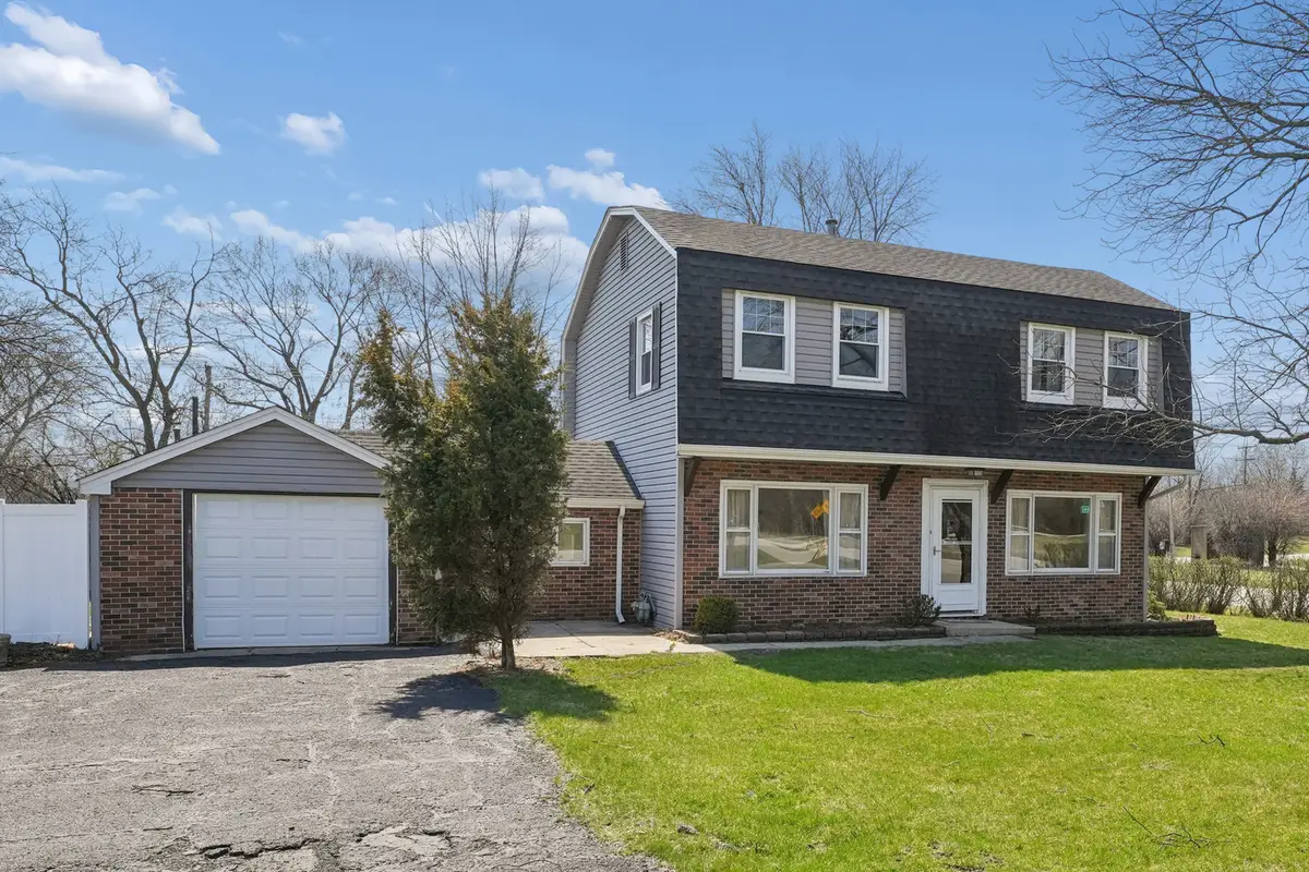 901 E Sunrise Road, Addison, IL 60101 - #1