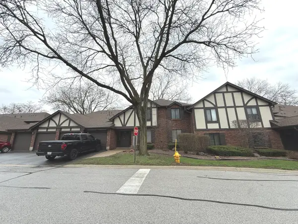 11301 Sycamore Lane #64B, Palos Hills, IL 60465