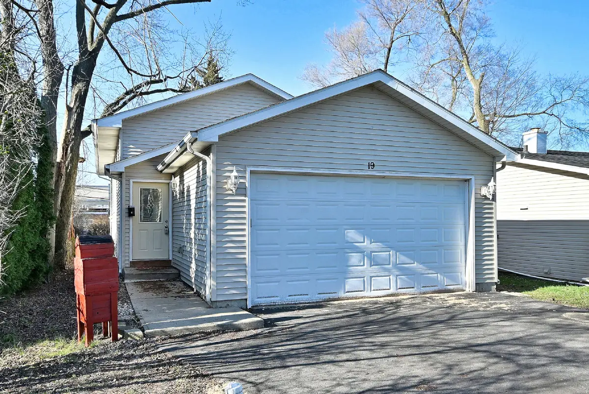 19 E Pineview Drive, Round Lake Park, IL 60073 - #1