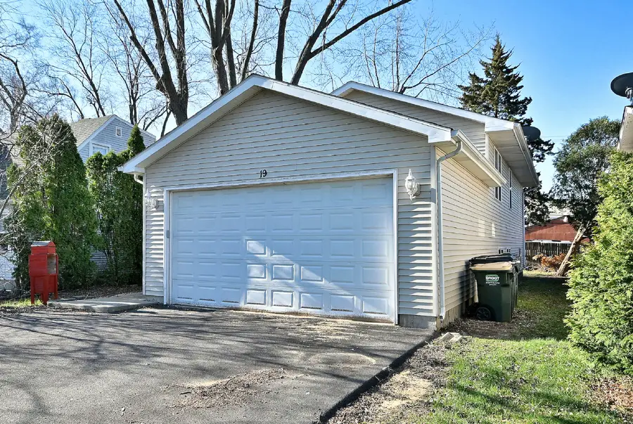 19 E Pineview Drive, Round Lake Park, IL 60073 - #2