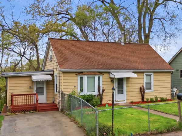 32 Arlington Lane, Fox Lake, IL 60020