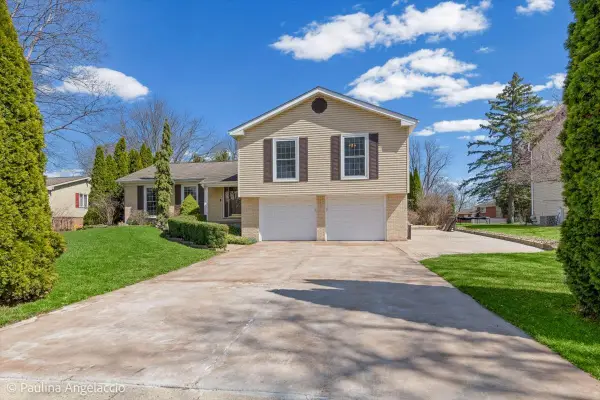 649 Greenbrier Lane, Crystal Lake, IL 60014