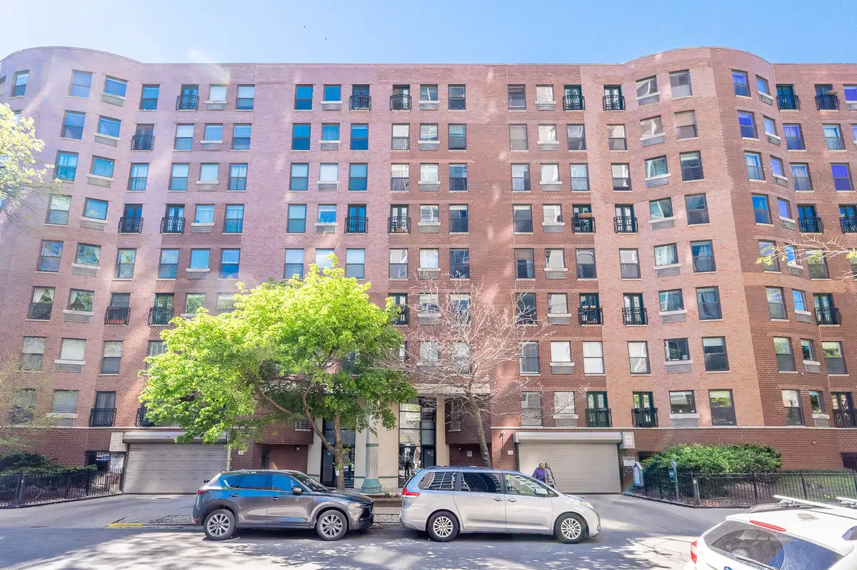 711 W Gordon Terrace #810, Chicago, IL 60613 - #1