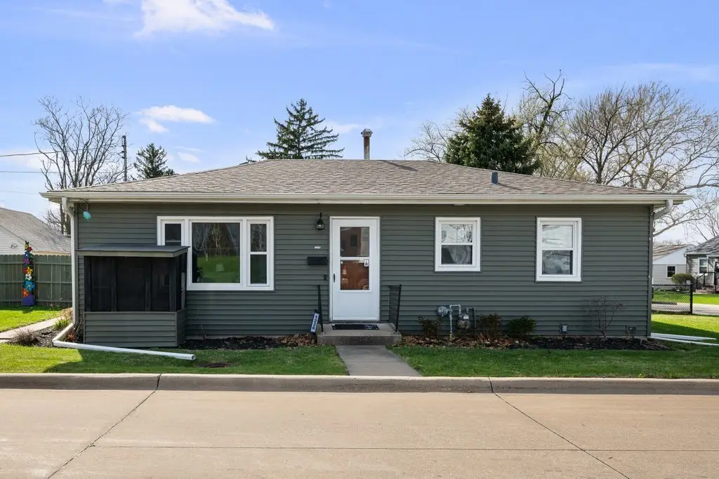 1226 26th Street, Bettendorf, IA 52722 - #1